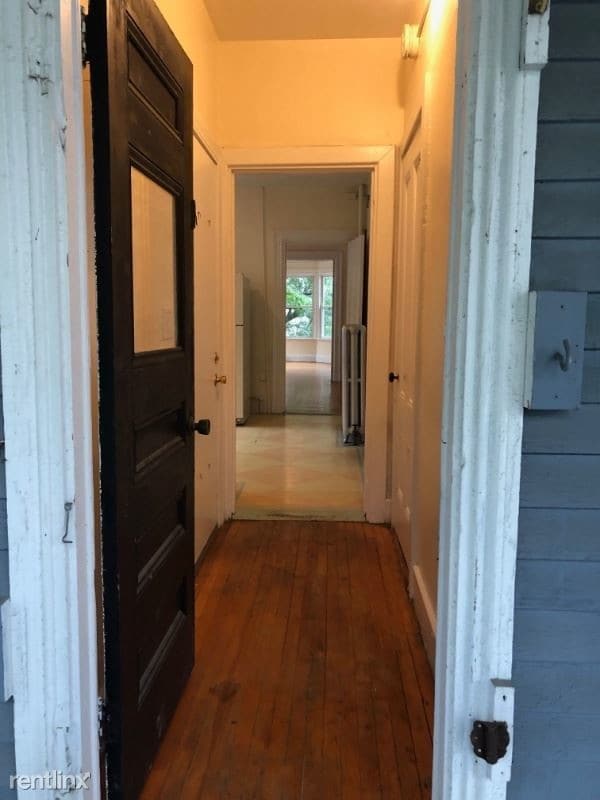 Building Photo - 3 br, 1 bath Apartment - 20 Grant St 2 Unit 2