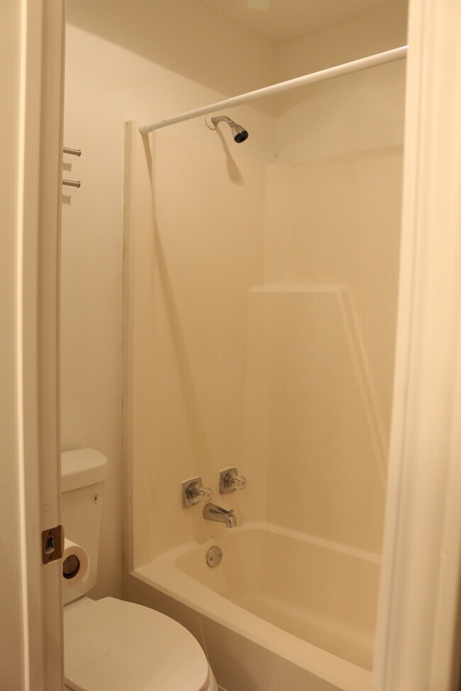 Separate toilet/bath room from vanity - 4409 Guadalupe Street