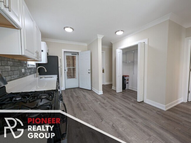 Foto del edificio - 2131 W Giddings St