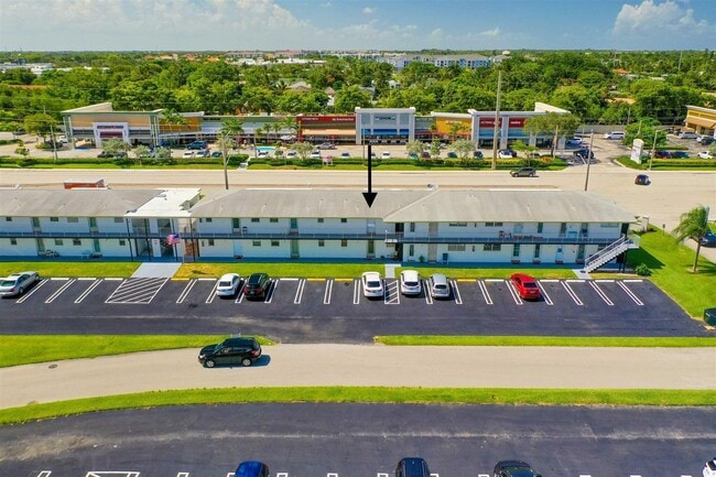 Building Photo - 1113 Lake Ter