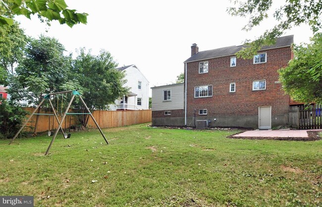 Building Photo - 5913 Ryland Dr