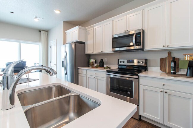 Building Photo - 3315 NW Cedarwood Ln