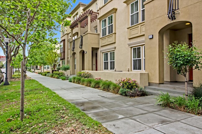 Foto del edificio - 331 W Evelyn Ave
