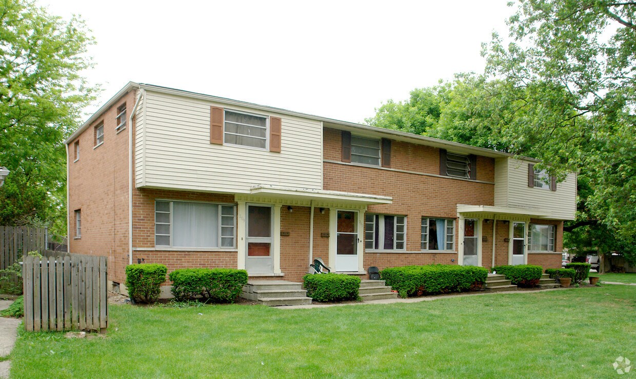 Primary Photo - 203-209 Fairway Dr