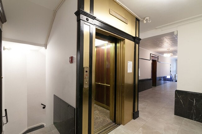 Building Photo - 1245 Rue St Marc