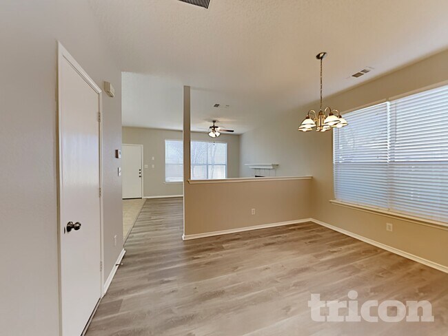 Building Photo - 813 Indigo Terrace