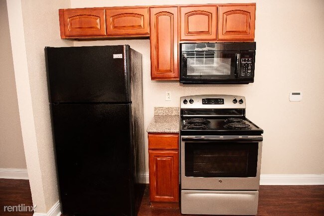 Building Photo - 3 br, 1 bath Apartment - 3333 Delachaise St