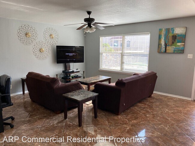 Foto del edificio - 5 br, 3 bath House - 1497 DUNLIN PL