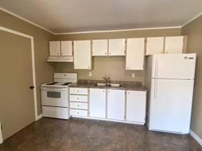 Building Photo - 9 Green Valley Dr