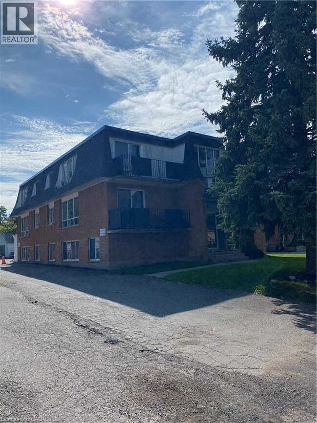 Building Photo - 347 Waterloo St