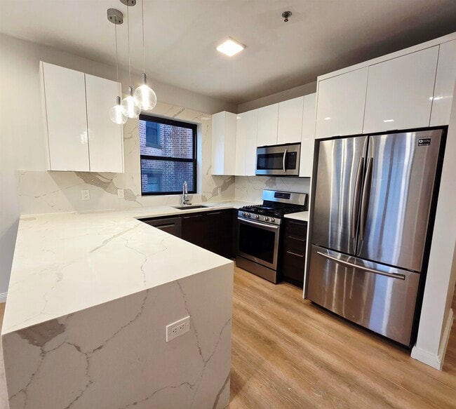 Building Photo - 6809 Palisade Ave