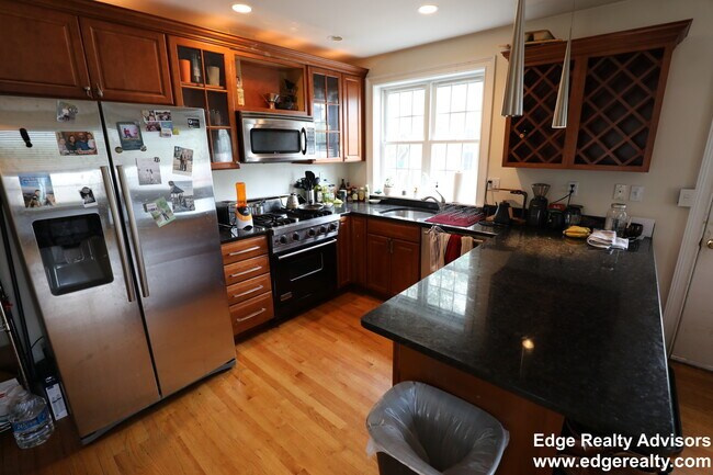 Building Photo - 15 Vineland St