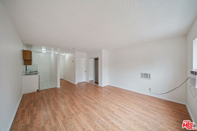 Foto del edificio - 6827 Leland Way