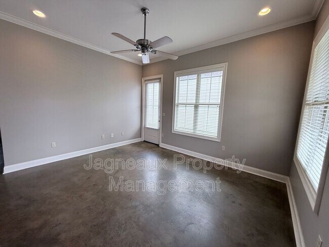 Building Photo - 119 Shallowford Dr