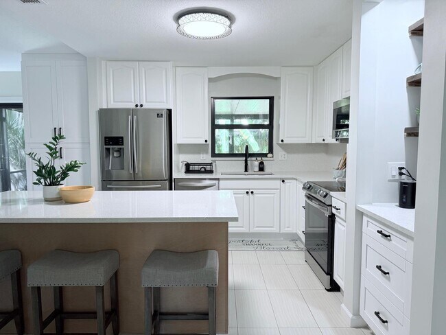Building Photo - 1088 Raintree Dr