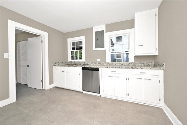 Building Photo - 1506 2nd Way NE