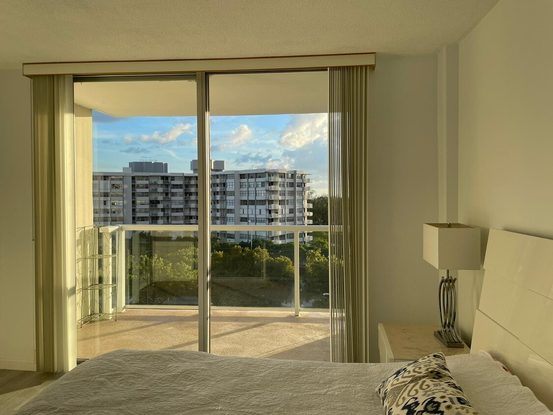 Foto del edificio - 1351 NE Miami Gardens Dr