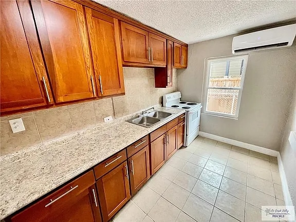 Foto del edificio - 2615 E 32nd St