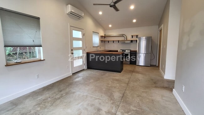 Building Photo - 2025-9415MF