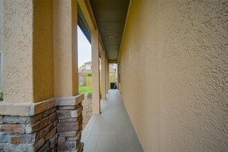 Building Photo - 2906 Royal Oaks Crest