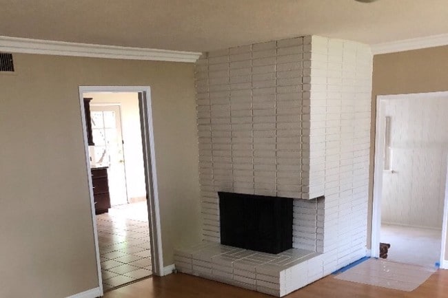 LIVING ROOM - 2760 Yorkshire Rd