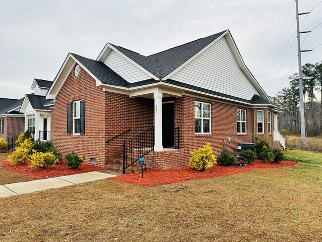 Building Photo - 524 Amberdale Cir E