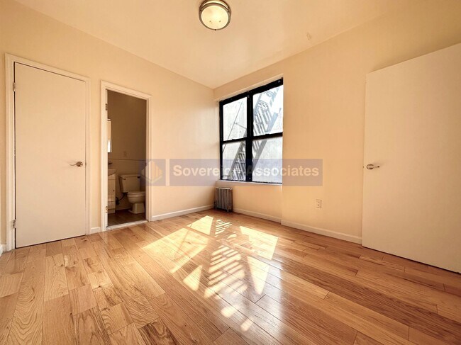 Foto del edificio - 2 Pinehurst Ave