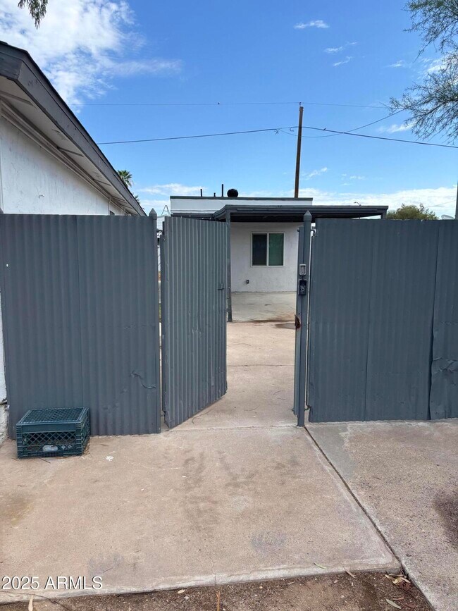 Foto del edificio - 2618 E Sandra Terrace