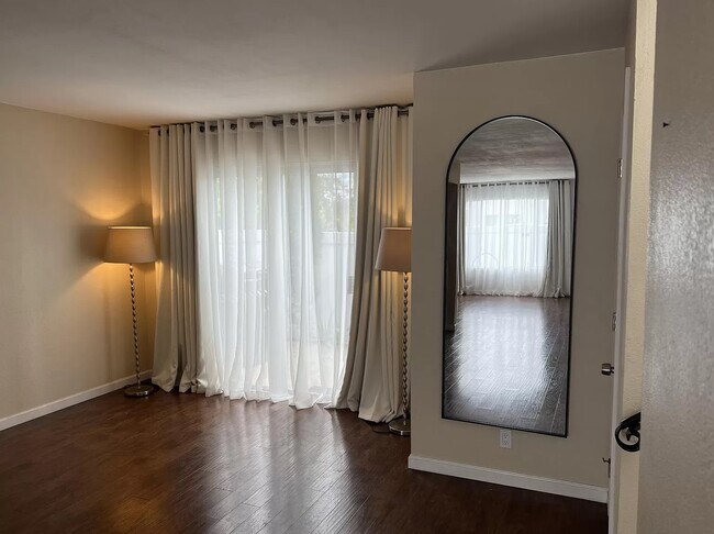 Foto del edificio - 1640 Maple Dr