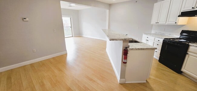 dining nook and breakfast bar - Clock Tower Square