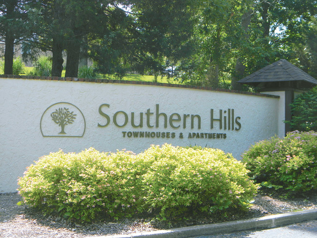 Foto del edificio - Southern Hills Townhouses &amp; Apartments...