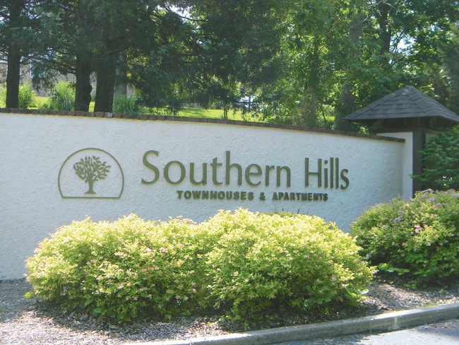 Building Photo - Southern Hills Townhouses &amp; Apartments, LLC