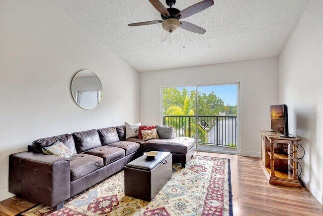 Building Photo - 1400 Crestwood Ct S