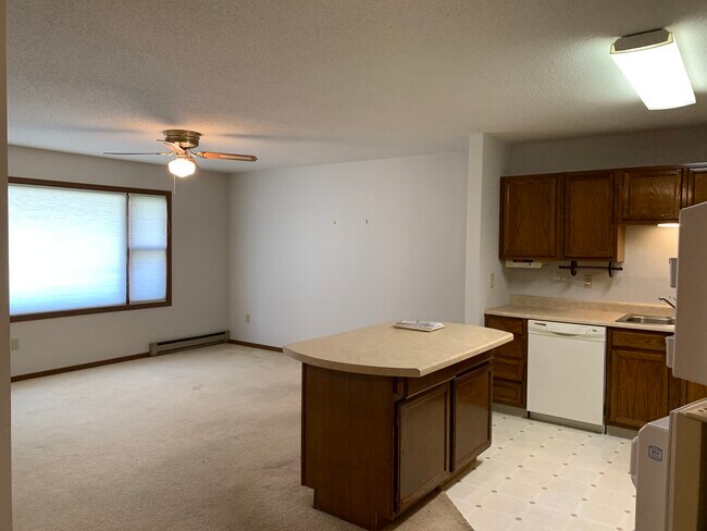 Viviendo - 605 Clay St