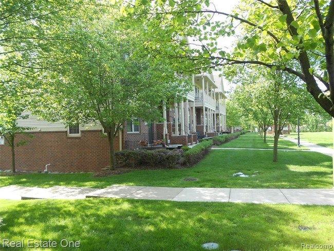 Building Photo - 428 Old Pine Way