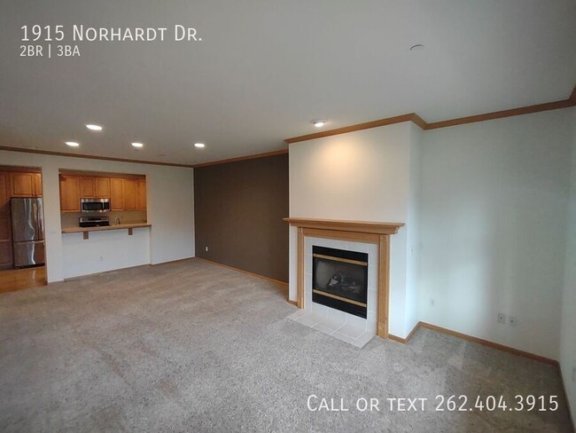 Building Photo - 2 bedroom 2 Full bath and 2 Half Bath Spac...