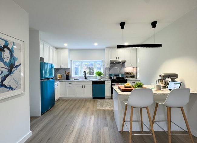 Building Photo - 198 28th St