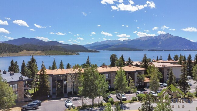Building Photo - Lake Cliffe Condo -2 Bedroom/2 Bath Across...
