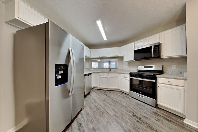Foto del edificio - 25802 Richards Rd
