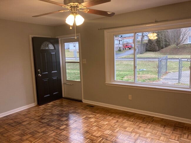 Living Room - 2309 E Lakeview Dr