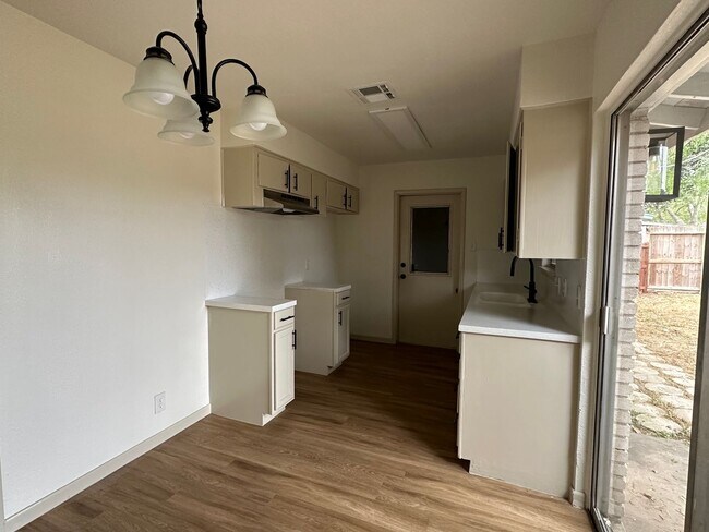 Building Photo - 129 Janin Cir N