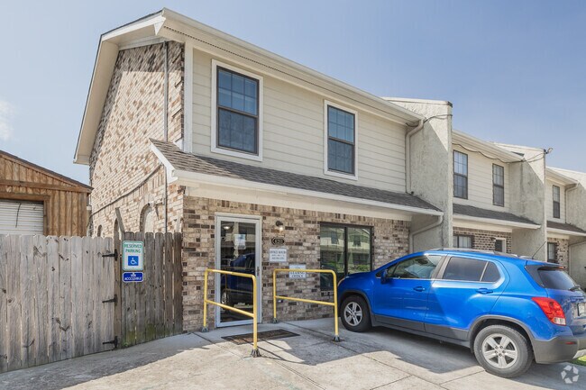 Oficina de arrendamiento - Collins Park