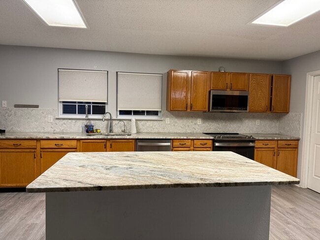 Foto del edificio - 14302 Holly Berry Cir