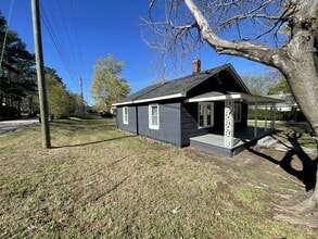 Building Photo - 322 E Perry Ave