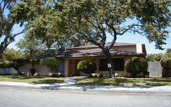 Building Photo - 1745 De Marietta Ave