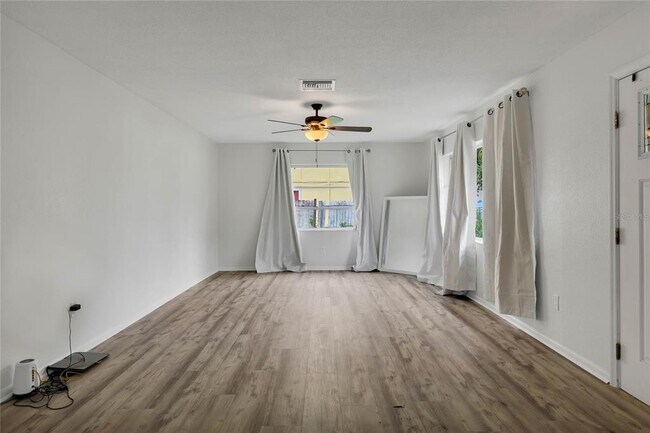 Building Photo - 4130 Lake Saunders Dr
