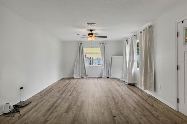 Foto del edificio - 4130 Lake Saunders Dr