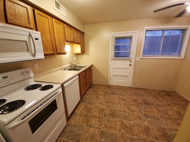 Foto del edificio - 828 E 12th St