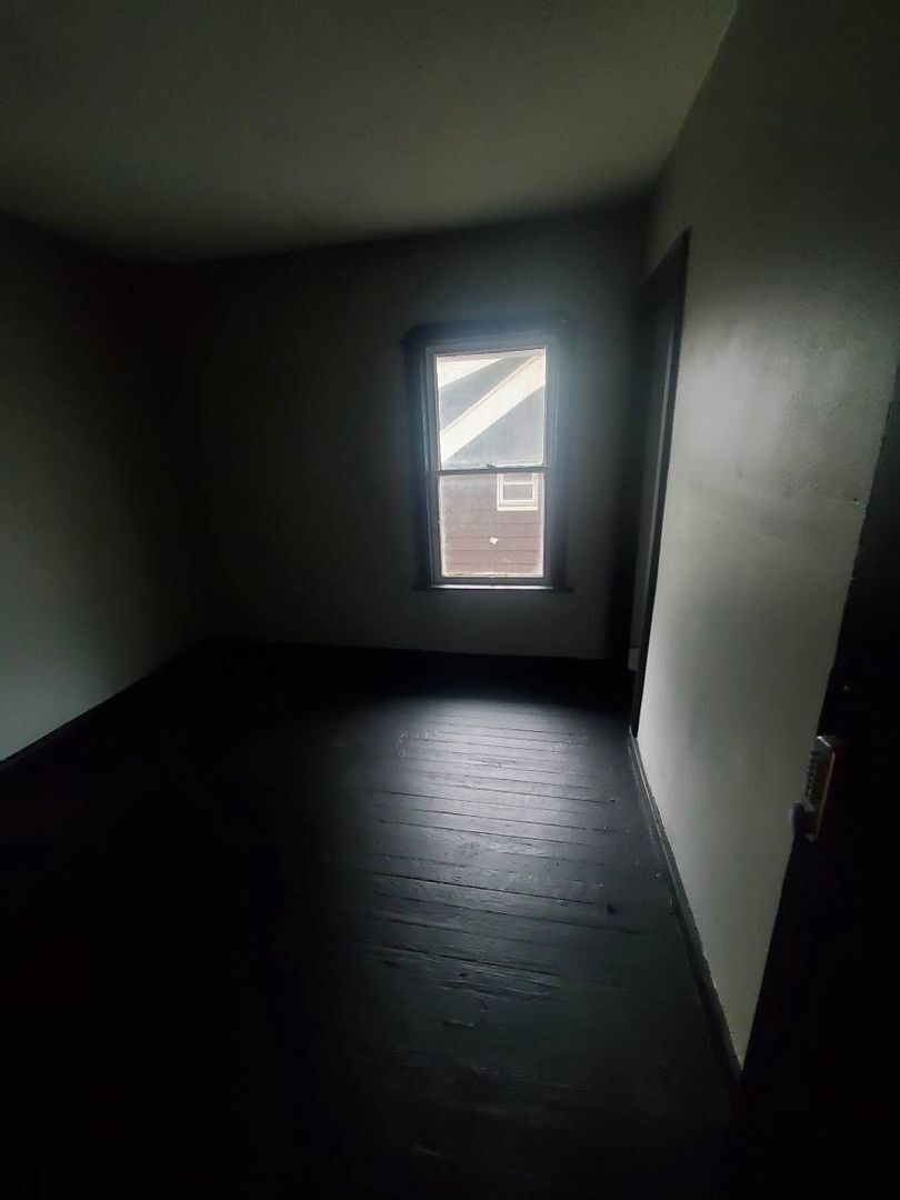 9808 Columbia Ave Cleveland, OH 44108 – photo 4