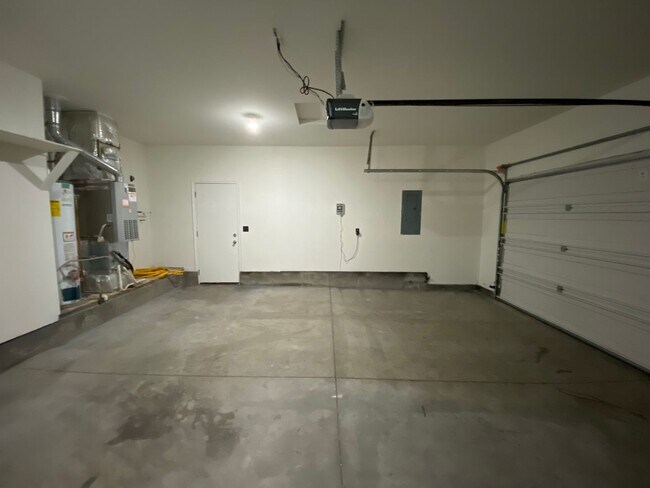 Building Photo - 3 bedroom 2 bath Walking Distance to Sage Valley Middle School